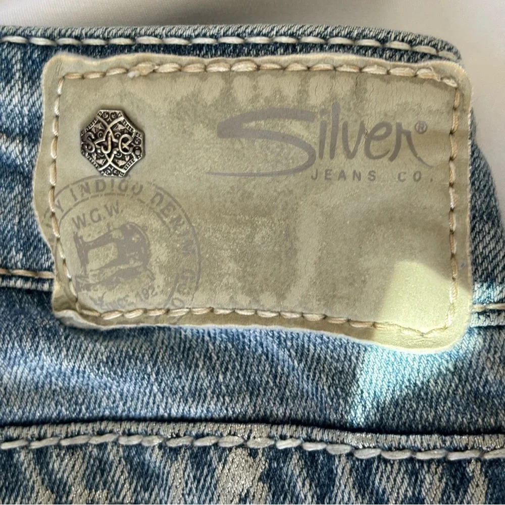 Silver Suki Washed Blue Straight Jeans with Knee Distress Fringe Hem Women’s 29 - Picture 7 of 10